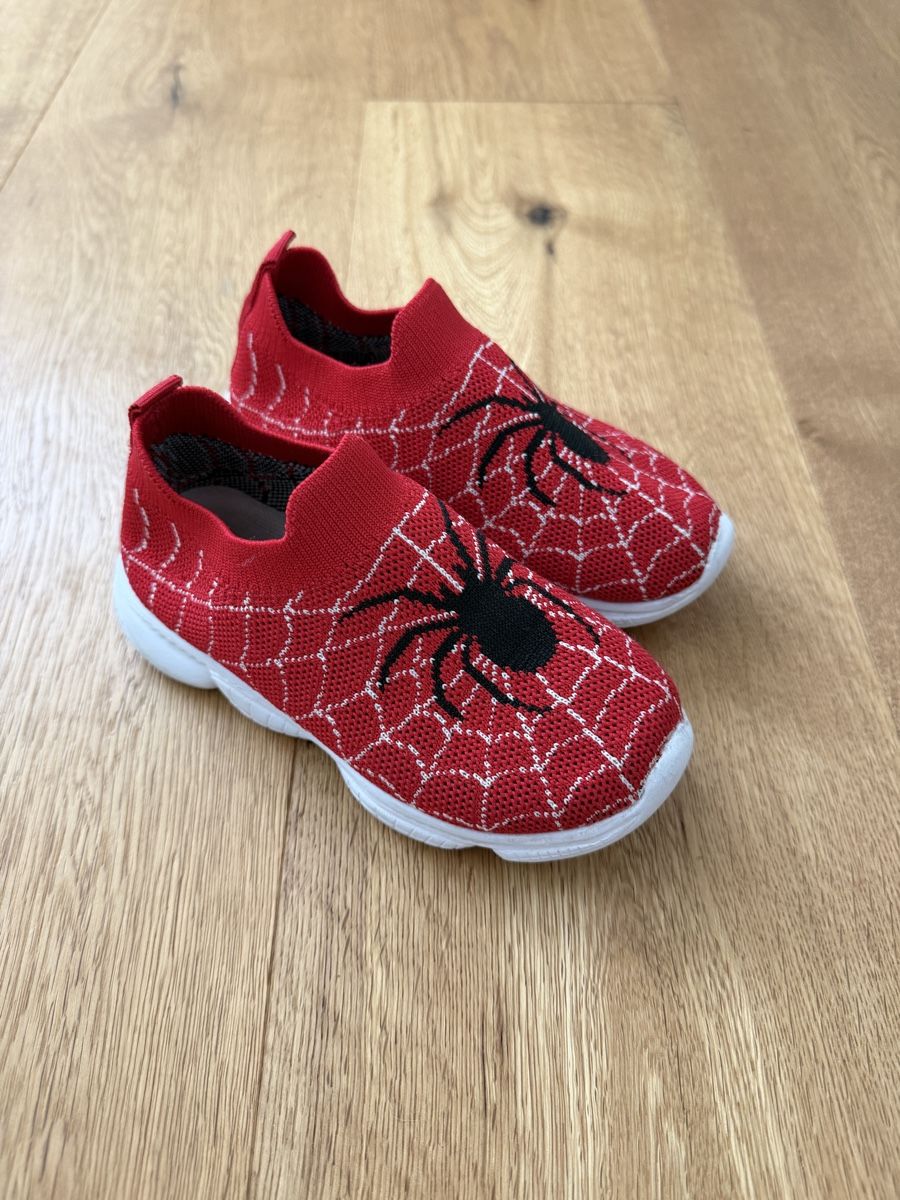 Chaussures garçon: Kinder Schuhe, Gr. 28 – D'occasion à Interlaken par fbnscl