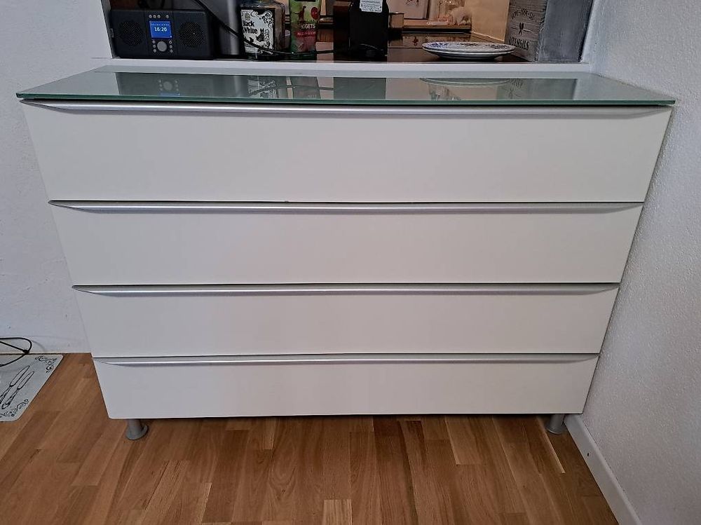 Spannende Kommode Mit Glasplatte Bild