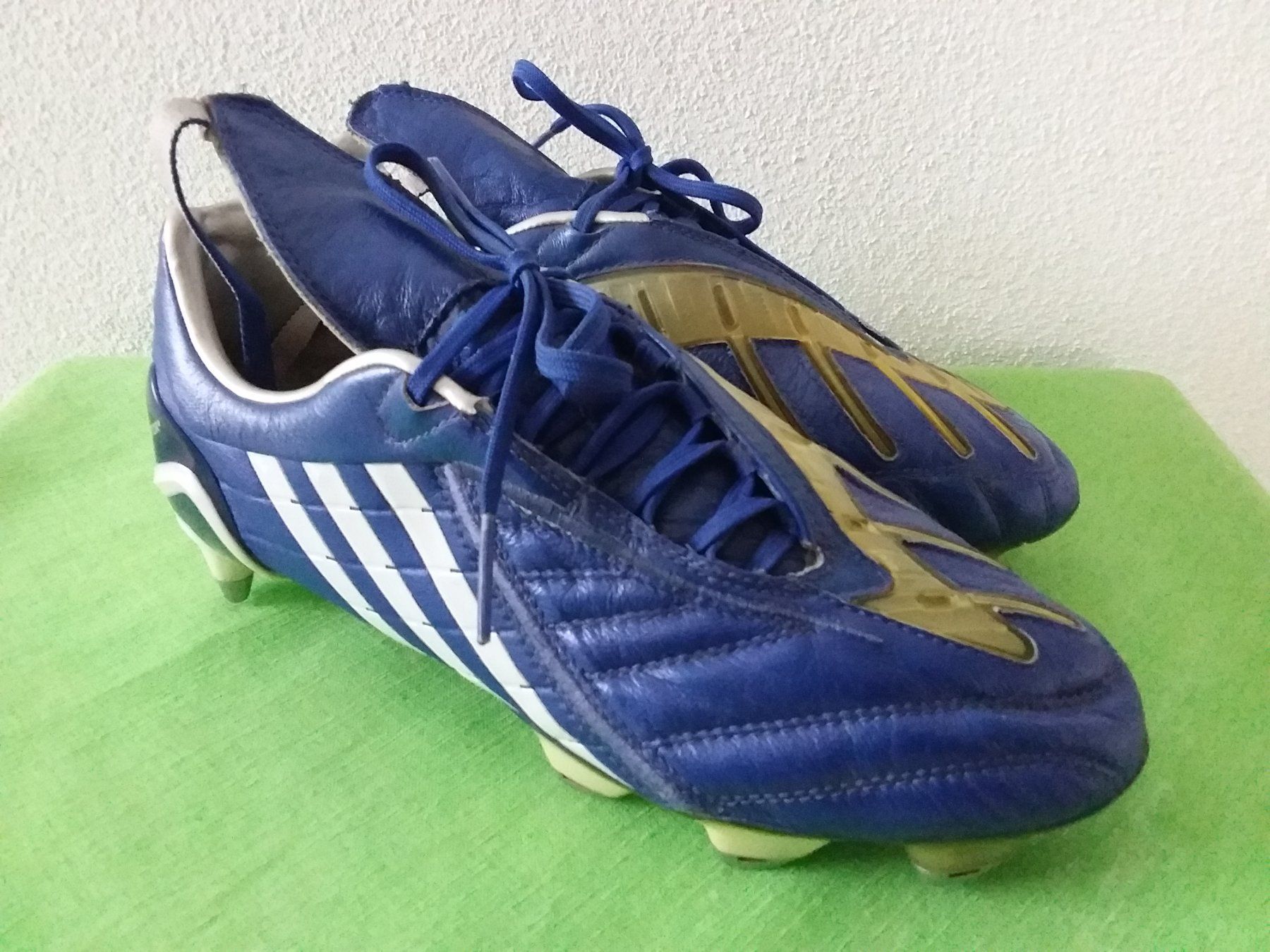 Adidas Scarpe da uomo: ADIDAS PREDATOR Gr 40 2/3, mit Zubehör – Usato da Uitikon Waldegg venduto da Risibisi7 1