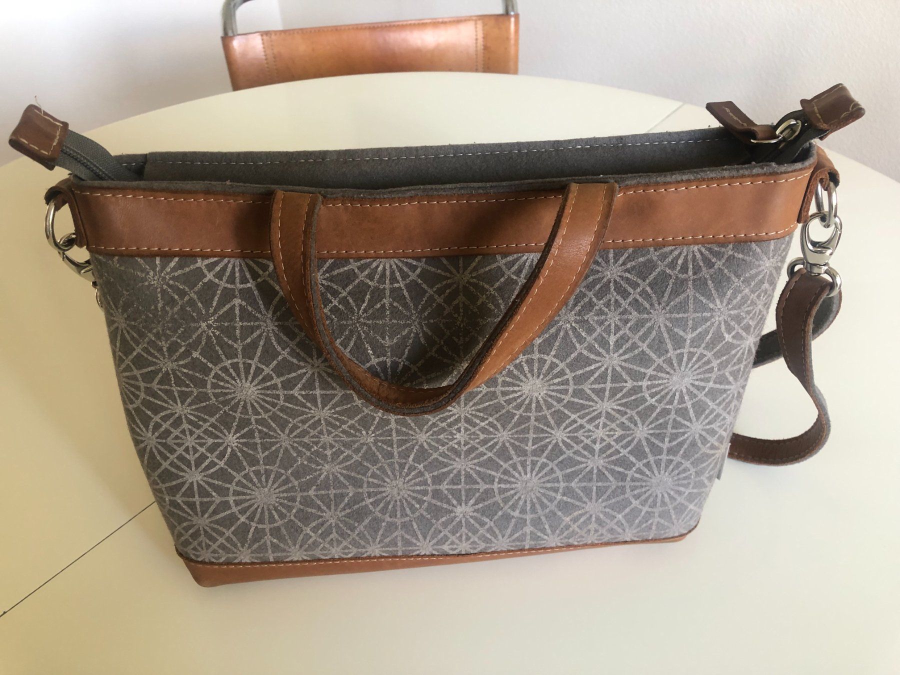 Sacs femmes: Handtasche / Umhängetasche – D'occasion à Bassersdorf par sammelfloh 4