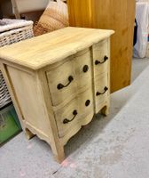 Kleine Kommode aus Holz