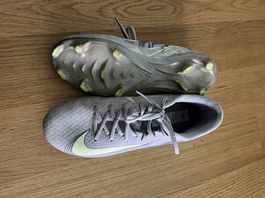 Nike Fussballschuhe, Gr. 39, kurz getragen, neuwertig