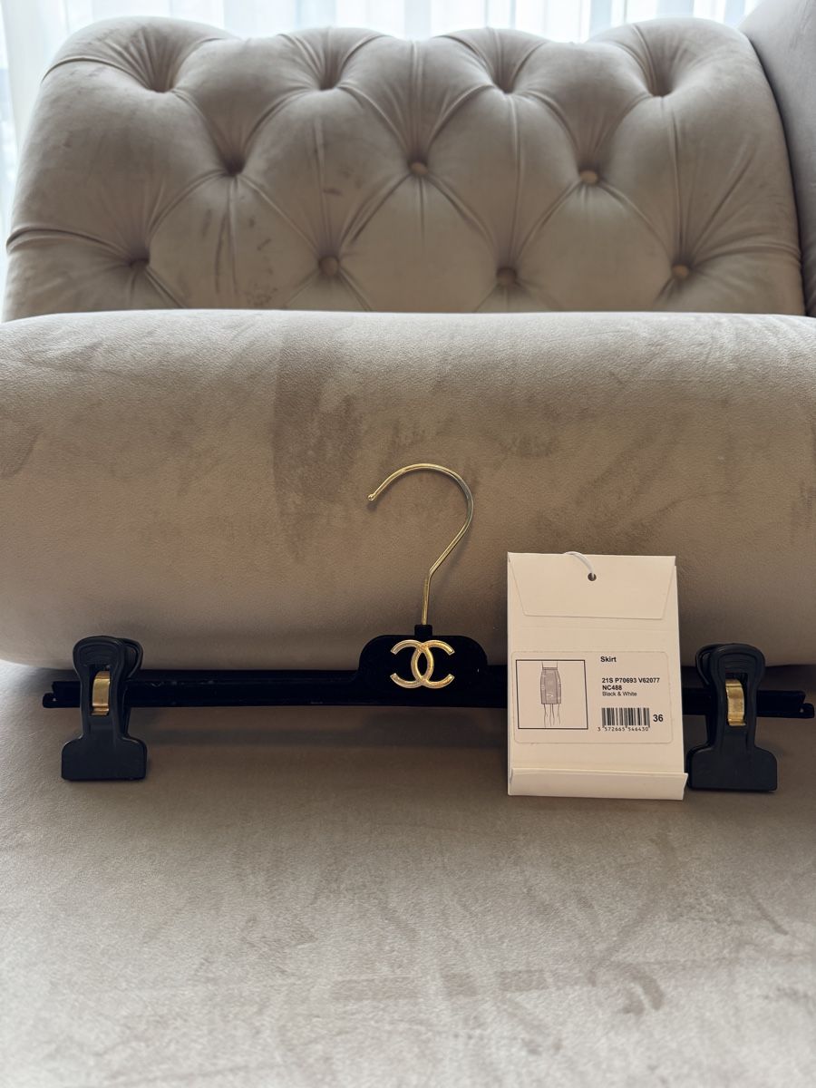 Chanel Gonne: Original Chanel Rock, Gr. XS, Schwarz - Einzigartiges Design – Nuovo (secondo la descrizione) da Baar venduto da TheArchive 7