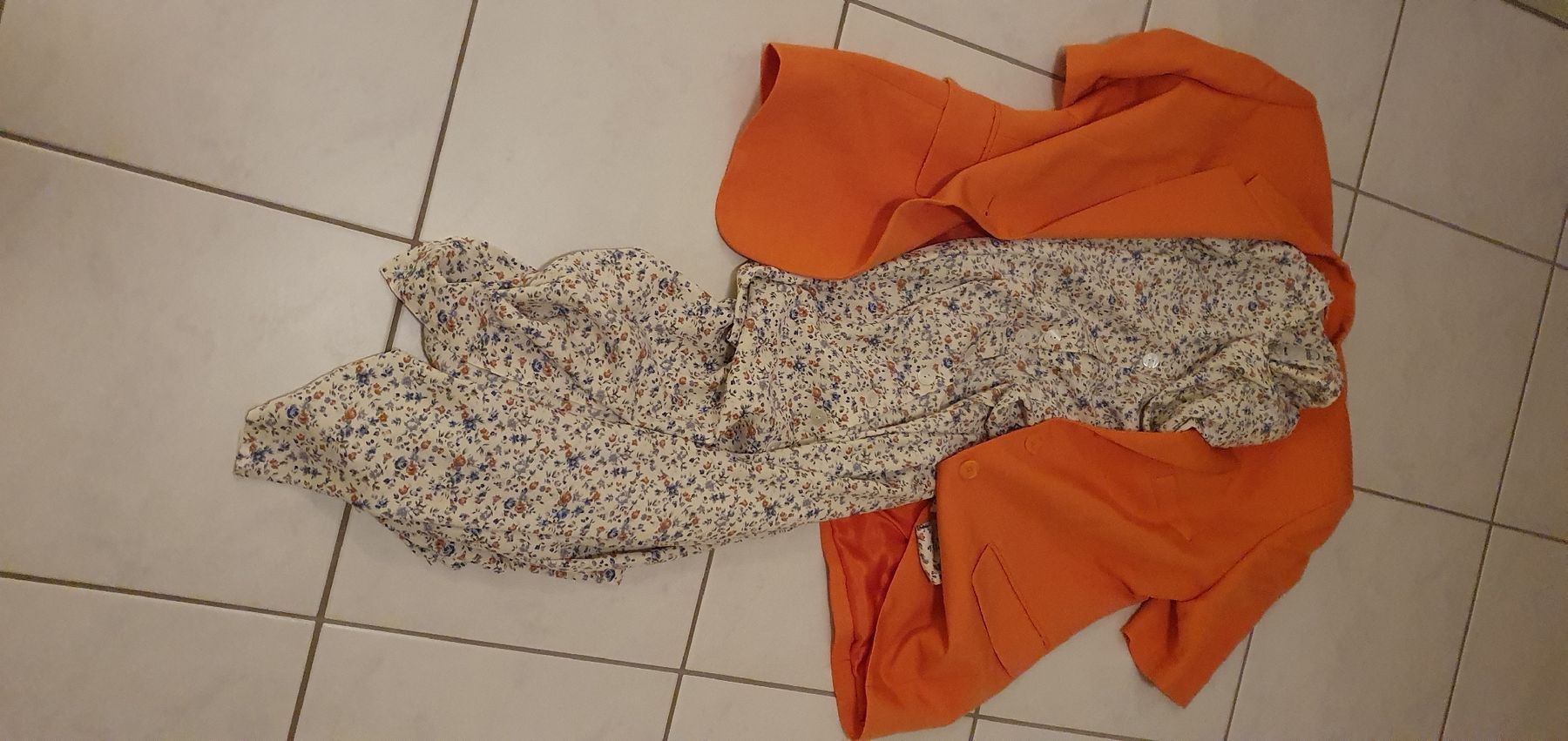 Kleider: Sommerkleid mit Blumenmuster, Gr. 44, Top Zusta – Gebraucht aus Einsiedeln von sus_8gdc 6