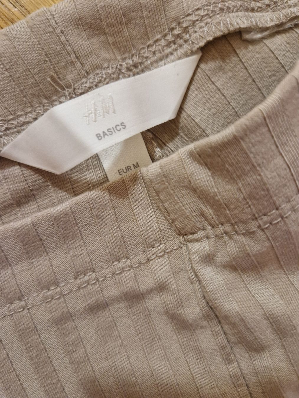 H&M Pantaloni: Pantalon léger beige taille M/L H&M – Nuovo (secondo la descrizione) da Versoix venduto da aline_b 3