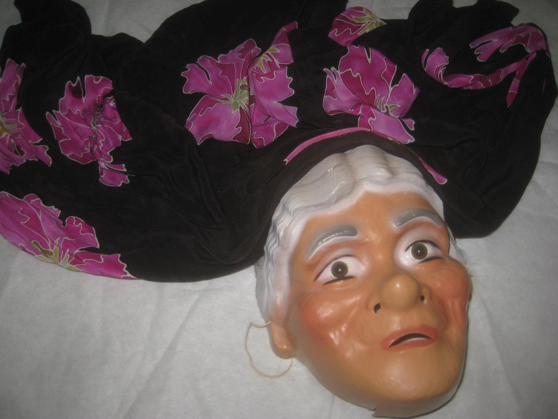 Masken: HALB MASKE OMI – Neu (gemäss Beschreibung) aus Uster von flocke1