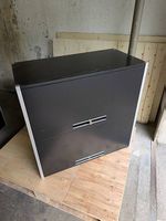 Schwarz Metall Schrank