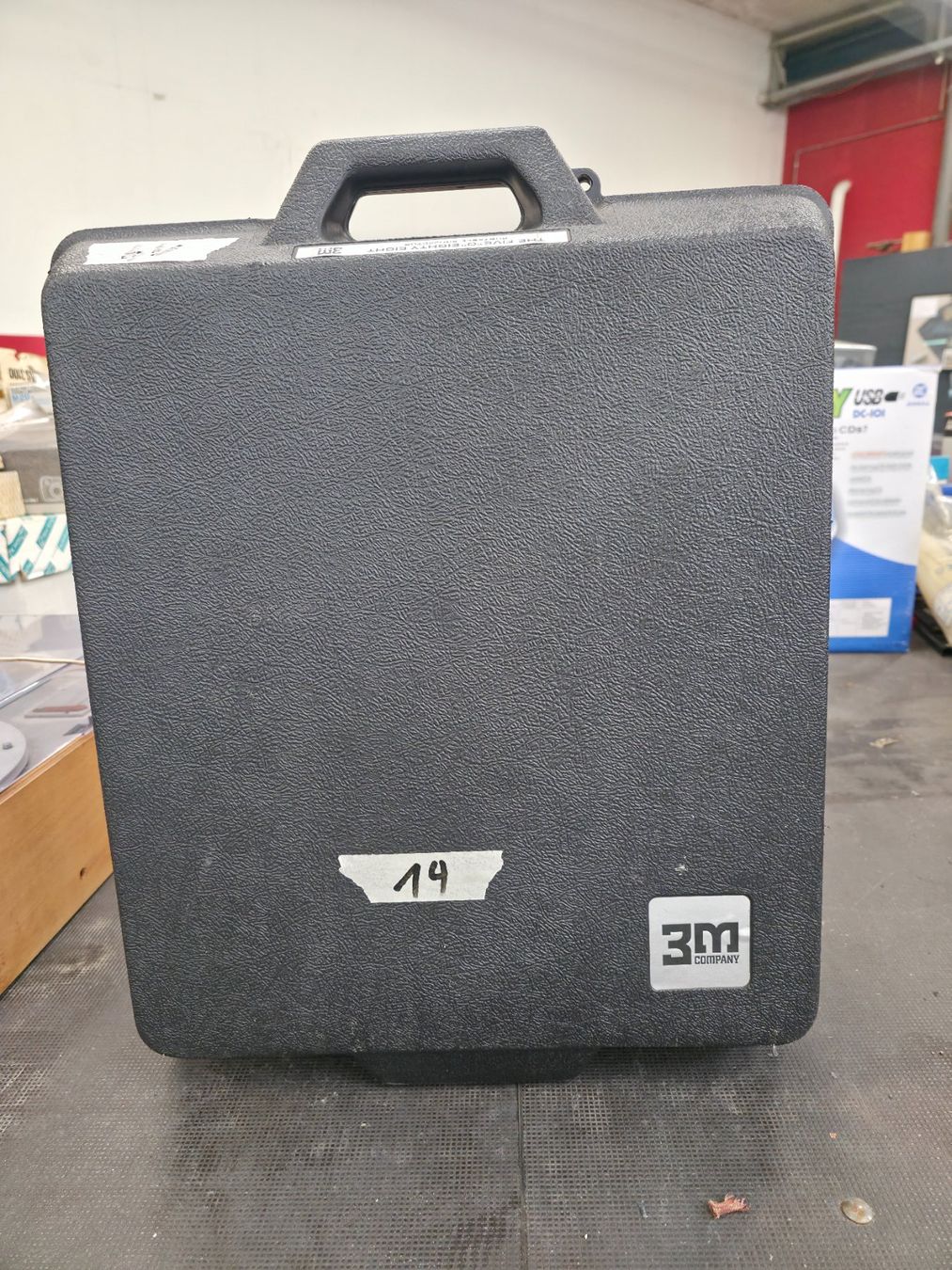 3M Proiettori: 3M Koffer-Hellraumprojektor Model 5088 – Usato da Dietlikon venduto da litisop 4