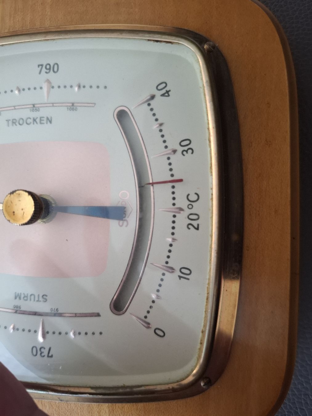 Sonstiges für Haushalt & Wohnen: Barometer Holzgehäuse mit Thermometer gebraucht – Gebraucht aus St.Gallen von bpeter01 1