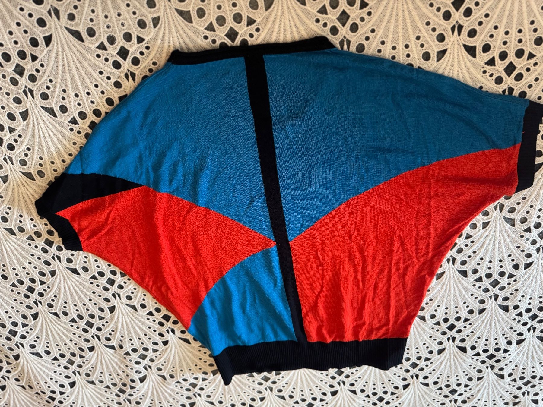 Maglioni & Felpe: Geometrischer Colorblock Pullover in Rot, Blau und Schwarz S – Usato da Frenkendorf venduto da Style365 8