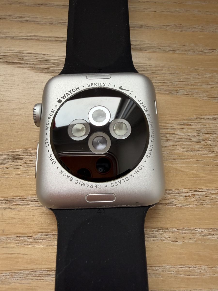 Apple Smartwatch: Apple Watch Series 3 Nike+ 42mm LTE – Usato da Chézard-St-Martin venduto da chr_vz22 3