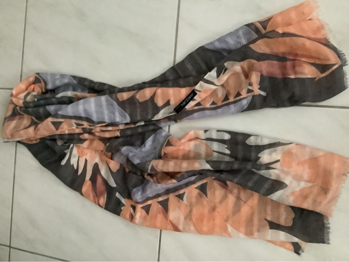 Marc Cain Foulard & Sciarpe: Lang Schal  MARCCAIN – Usato da Kriens venduto da luna032 1