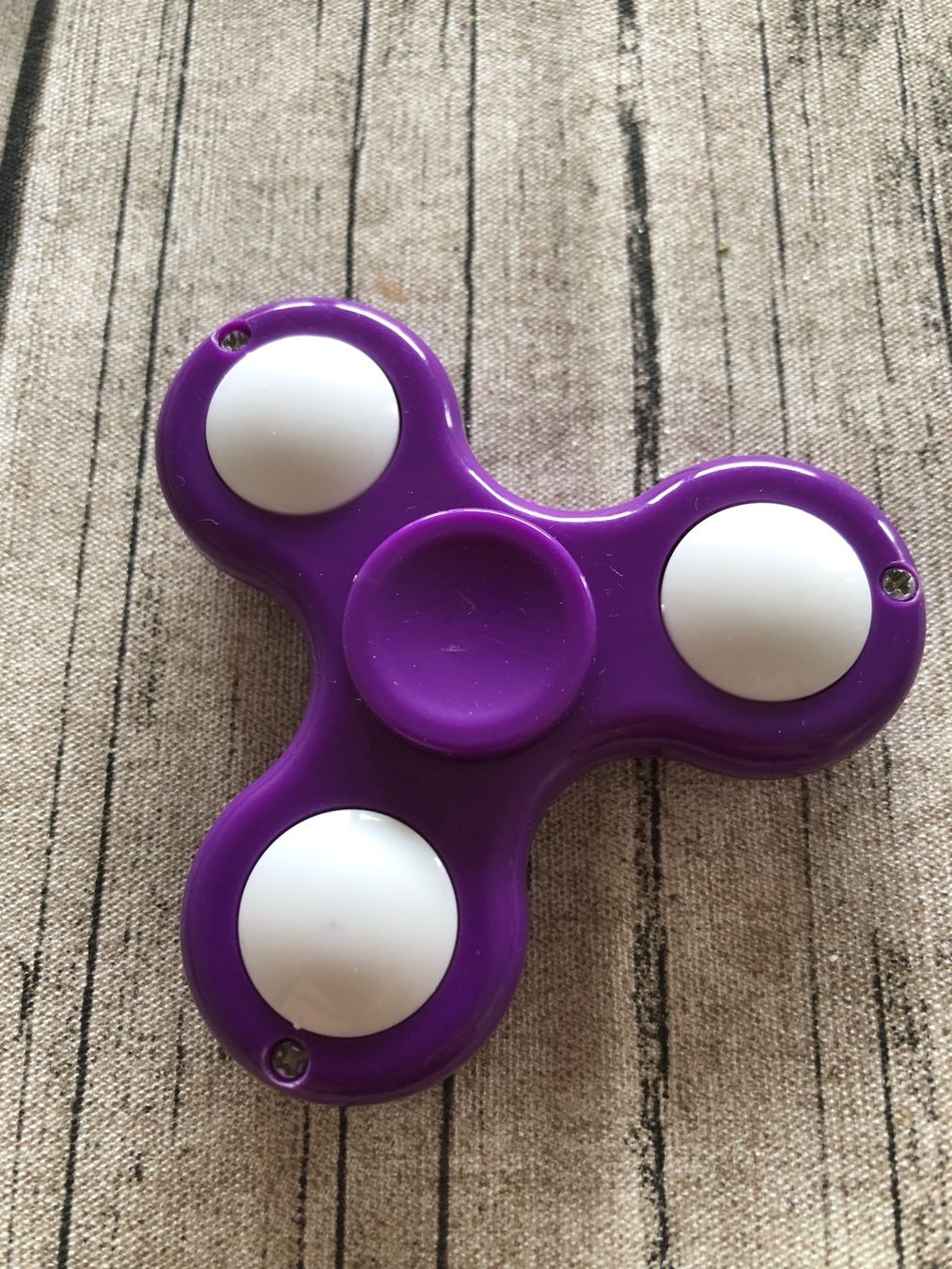 Spielzeuge: Finger Spinner mit LED Licht, Lila – Gebraucht aus Lenzburg von Alfred1341
