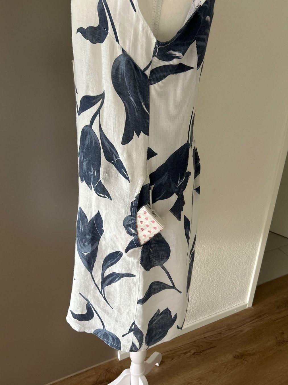 Kleider: Schönes Sommerkleid weiss mit Blumenmuster – Gebraucht aus Brunnen von Nala2929 5