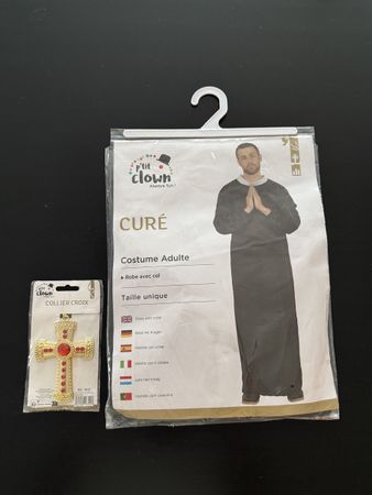 déguisement de Curé Adulte + Collier Croix