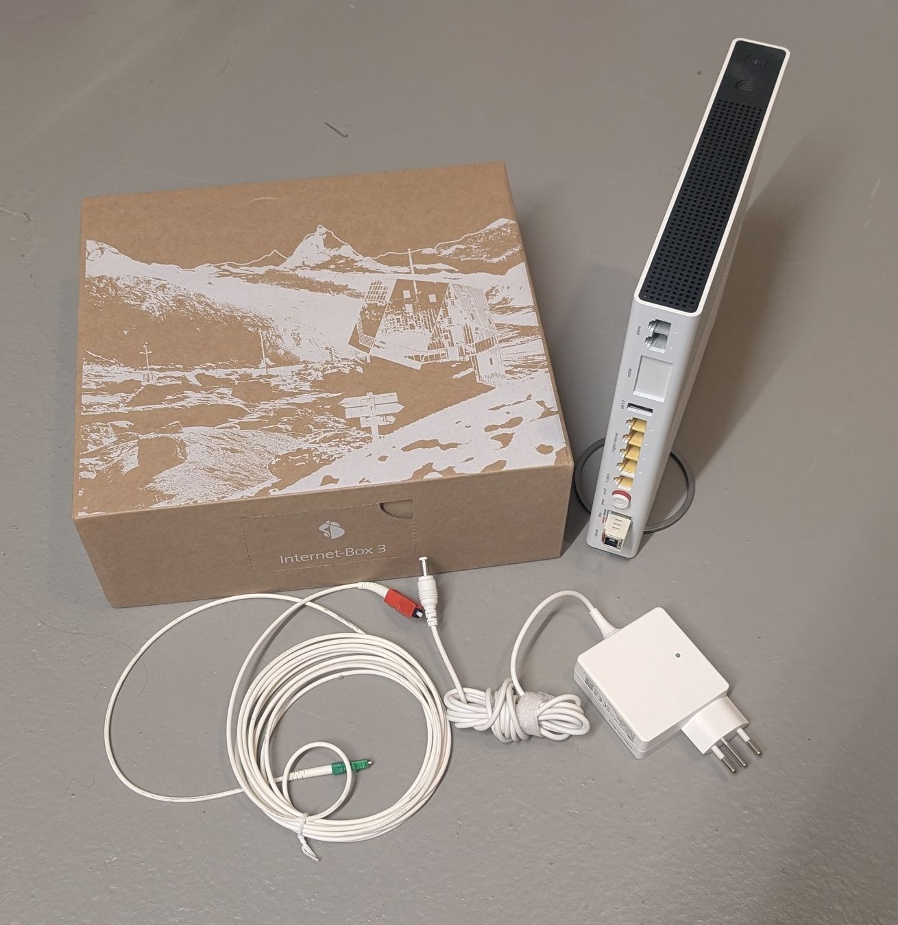 Swisscom Modem & Router: Swisscom Internet-Box 3 avec boîtier et accessoires! – Usato da Corminboeuf venduto da marcdevinci