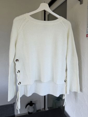Pullover weiss mit Schnürung