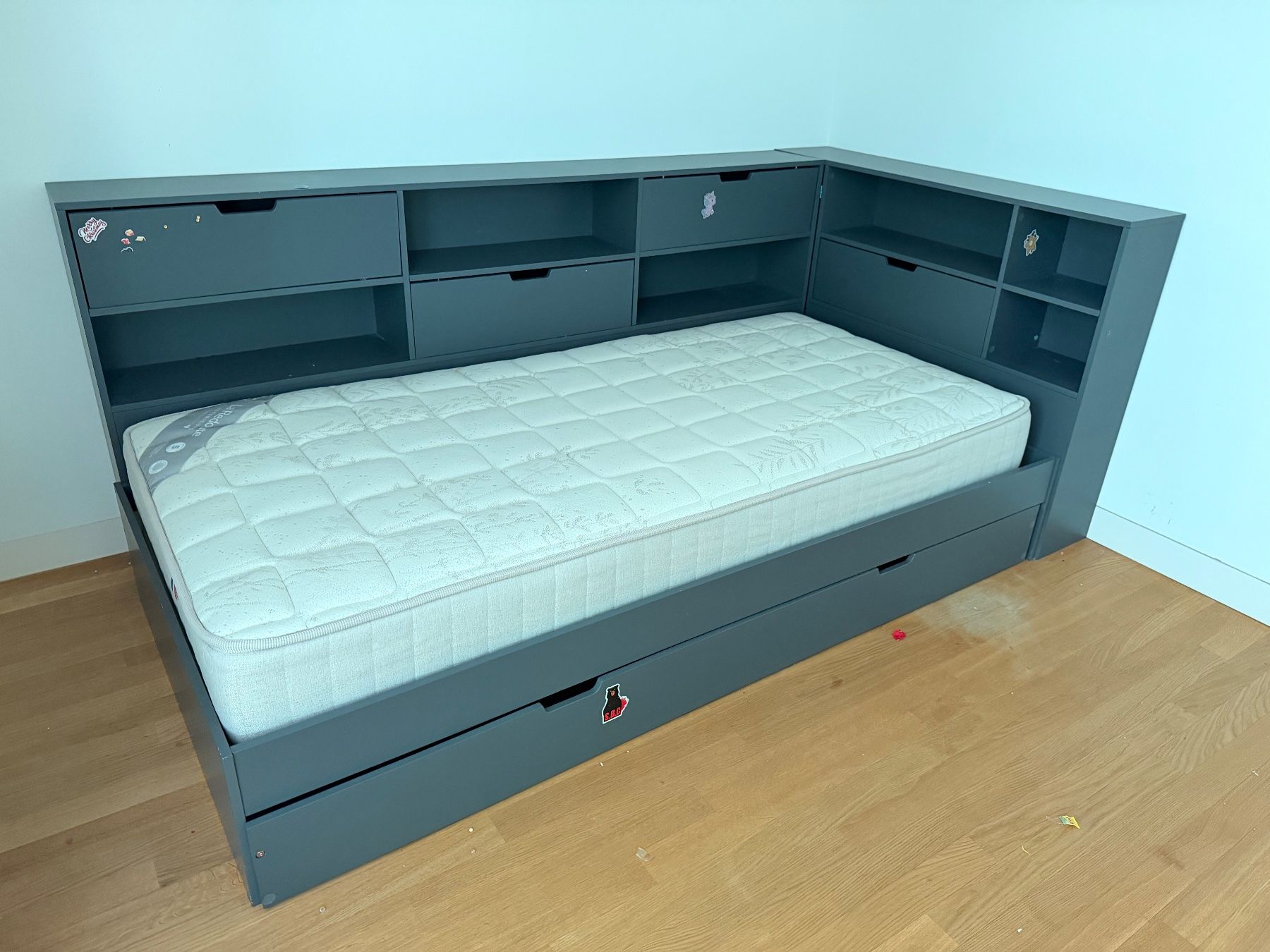 La Redoute Betten: Corner Bed with Storage Grey perfect condition – Gebraucht aus Zollikerberg von for_qpd5