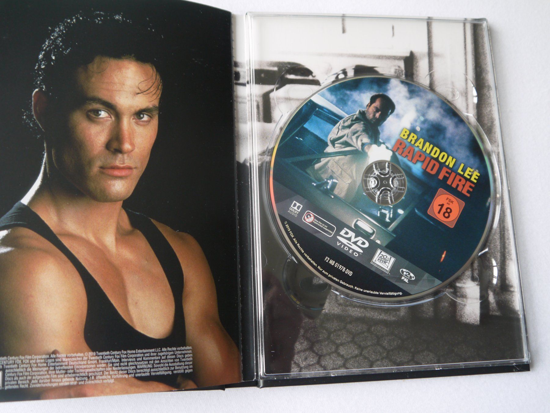 Tutti i DVDs: RAPID FIRE - Unbewaffnet und extrem gefährlich - Mediabook – Usato da Hagendorn venduto da Blaf 2