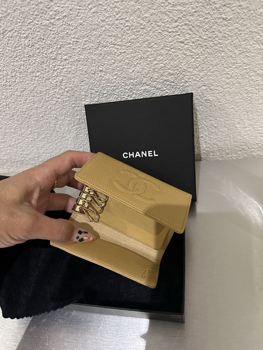 Chanel Schlüsselanhänger & - bänder: Chanel Schlüssel Anhänger – Neu und originalverpackt aus Wallisellen von anutadarki 1