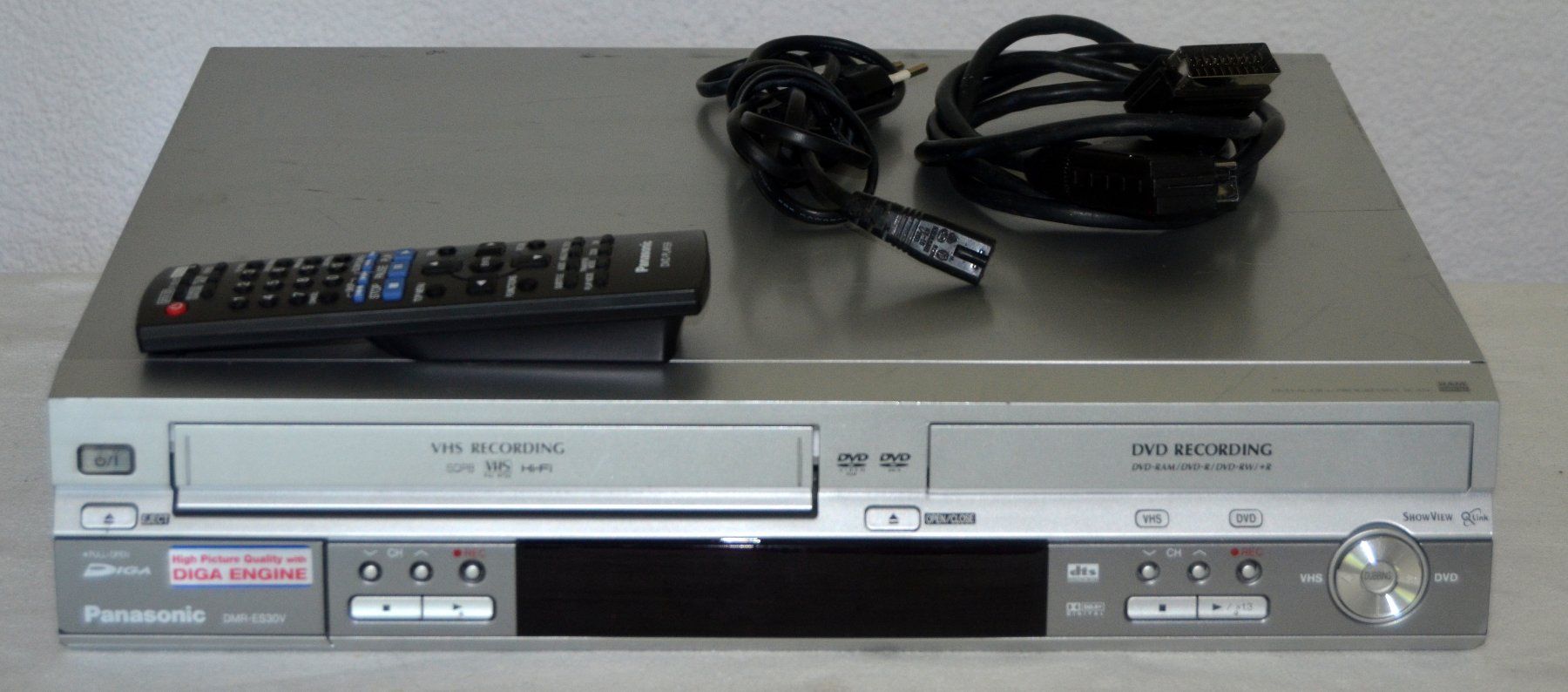 Panasonic Aufnahmegeräte: Panasonic DMR-ES30V  Combo DVD / VHS – Gebraucht aus Collonges von arashee