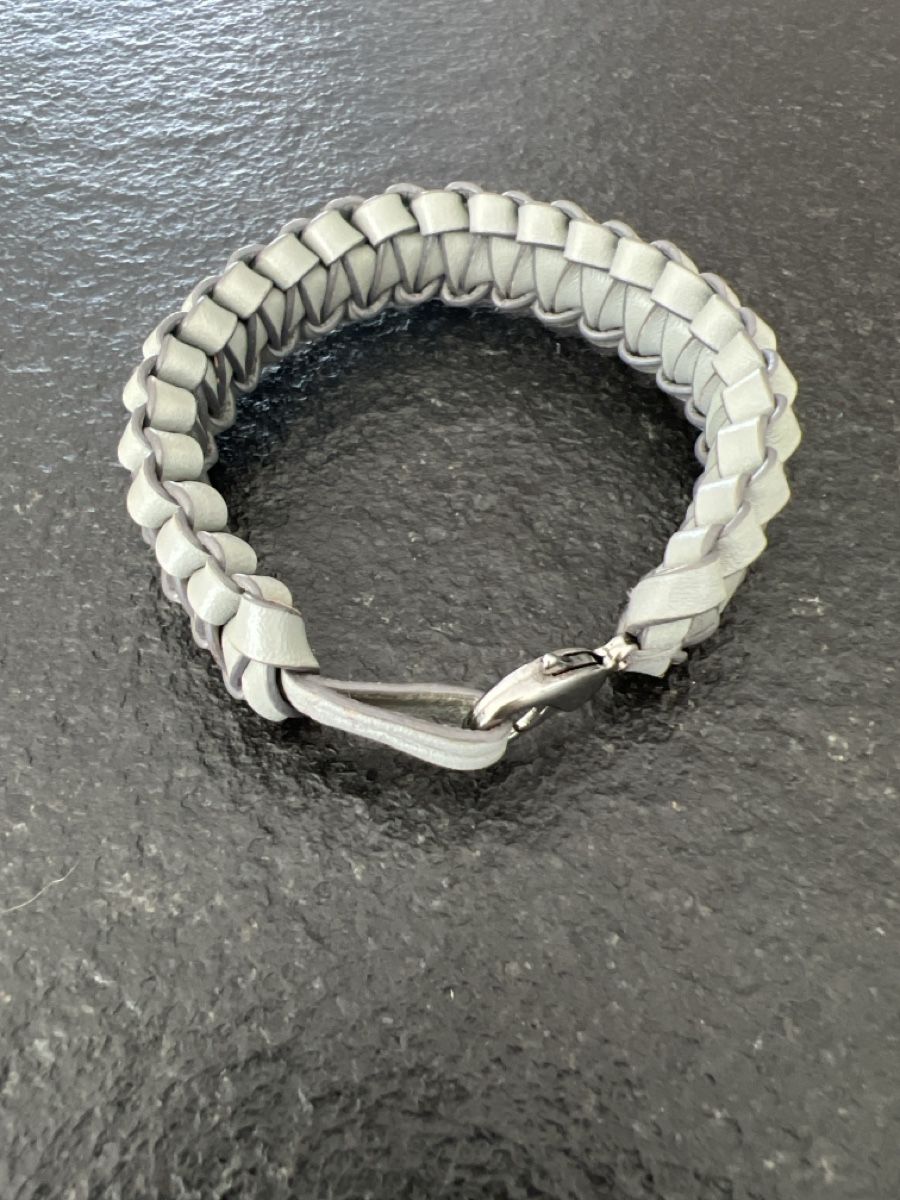 Bracciali & Braccialetti: Echt Leder Armband (Hellgrau) – Nuovo (secondo la descrizione) da HORGEN venduto da vladibarca10