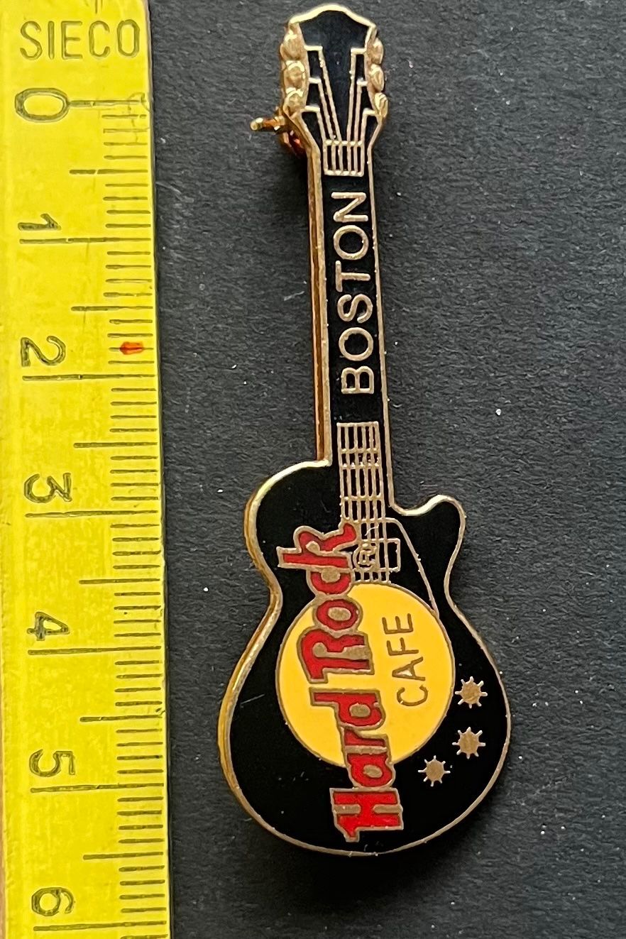 Hard Rock Cafe Placchette & Badge: Boston/ E-Gitarre Hard Rock Café /moderner Anstecker – Usato da Wabern venduto da DaxKarten-75