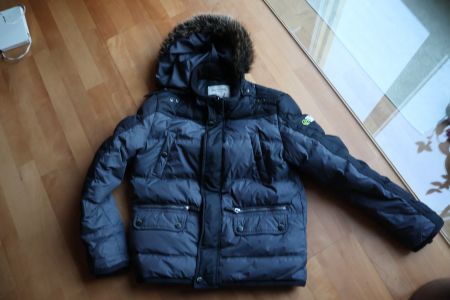 Junge Jacke