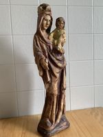 Grande madone à l’enfant, en bois sculpté et peint 
