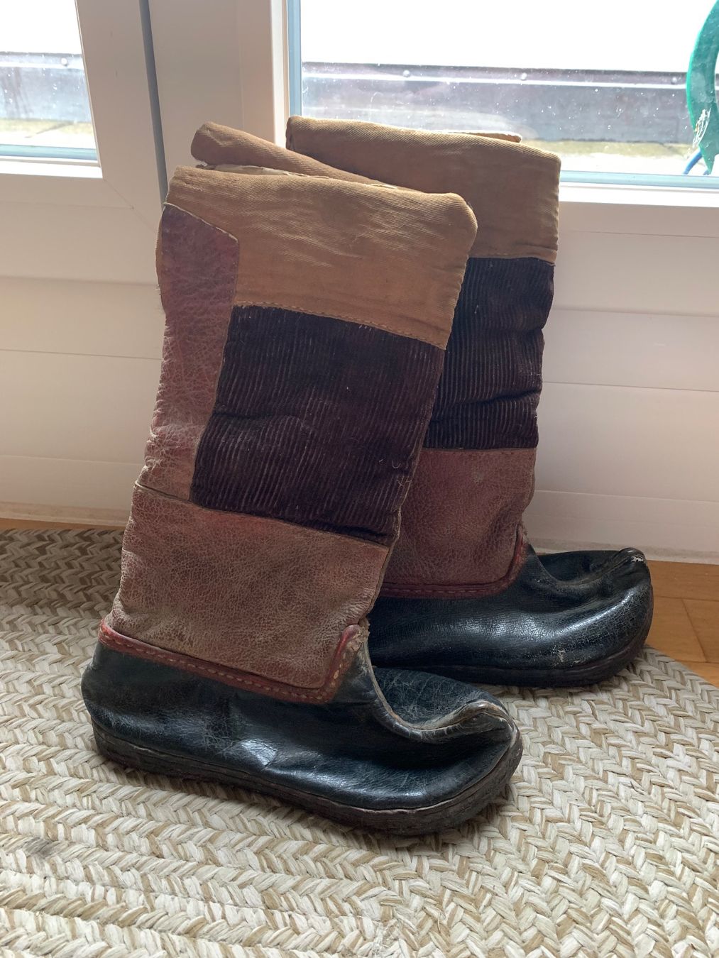 Scarpe da donna: Antike Schuhe aus Himalayagebiet – Usato da Basel venduto da Akinom50