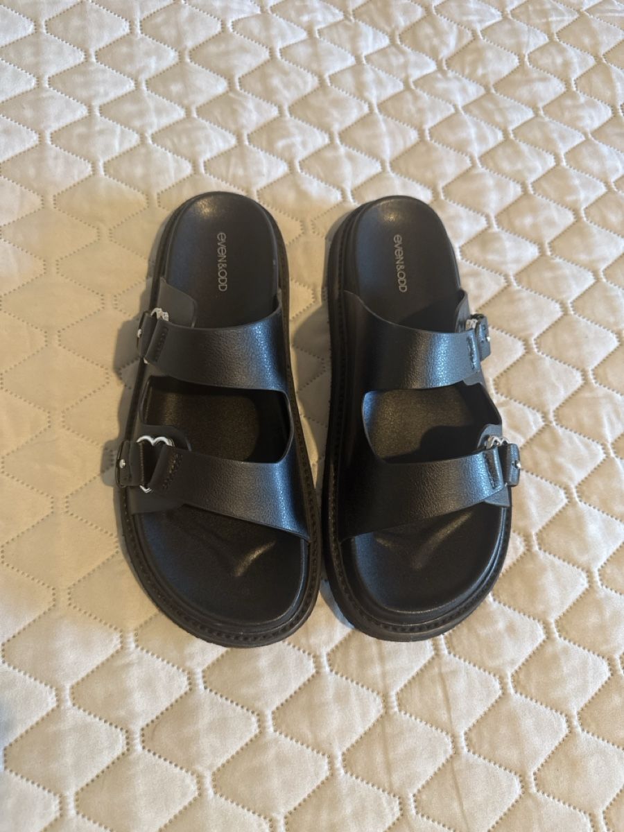Damenschuhe: Süsse Gothic Sandalen – Gebraucht aus Aefligen von Henni123 1