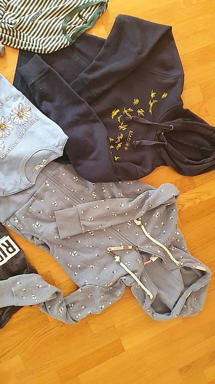 Lotti & Set di vestiti: Grosses Kleiderset Mädchen Grösse S – Usato da Niederwangen b. Bern venduto da thurncaro 3