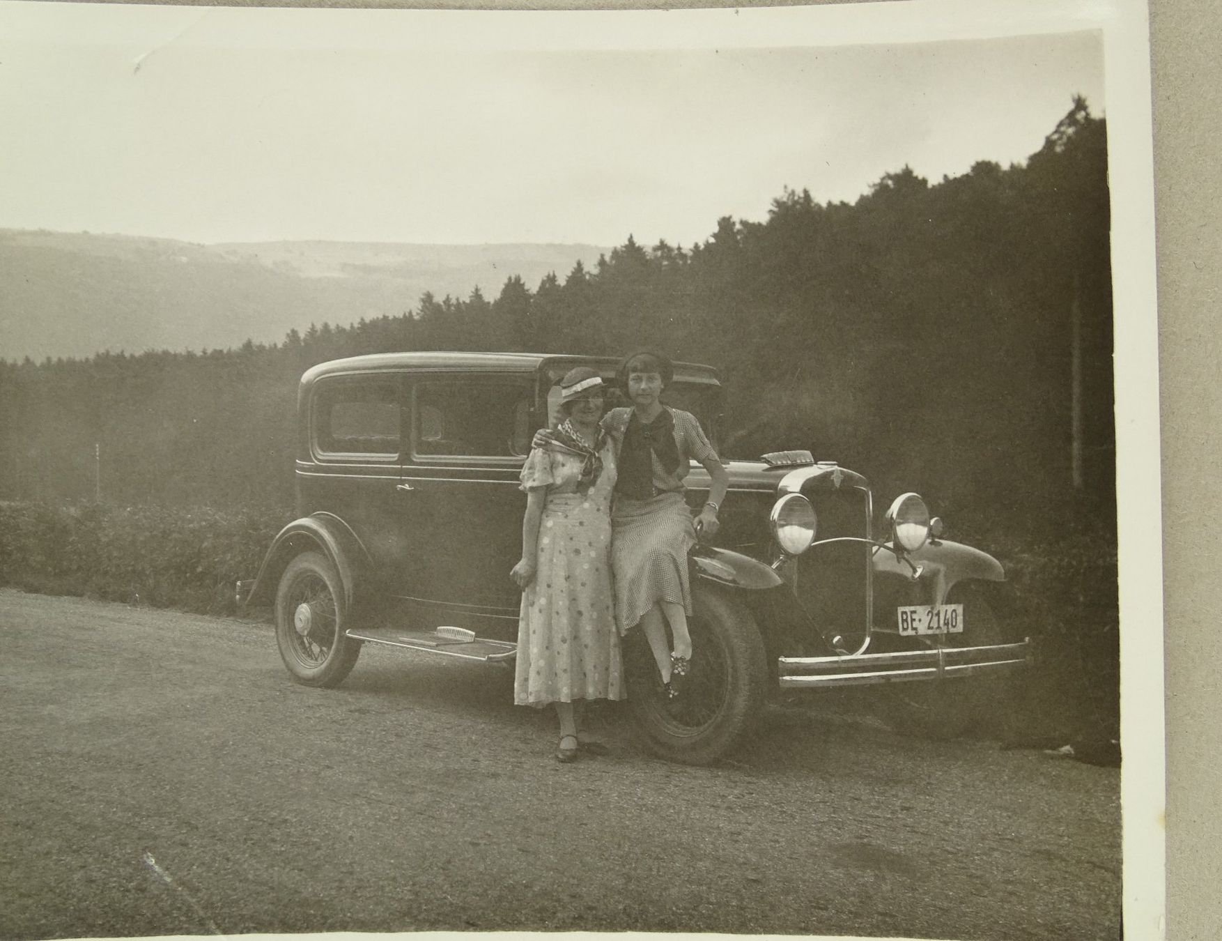 Insegne: AUTO OLDTIMER ÜBER ST. CROIX, BE NUMMER, BERNERNUMMER, 1935 – Usato da Grüningen venduto da Kartensammler 1