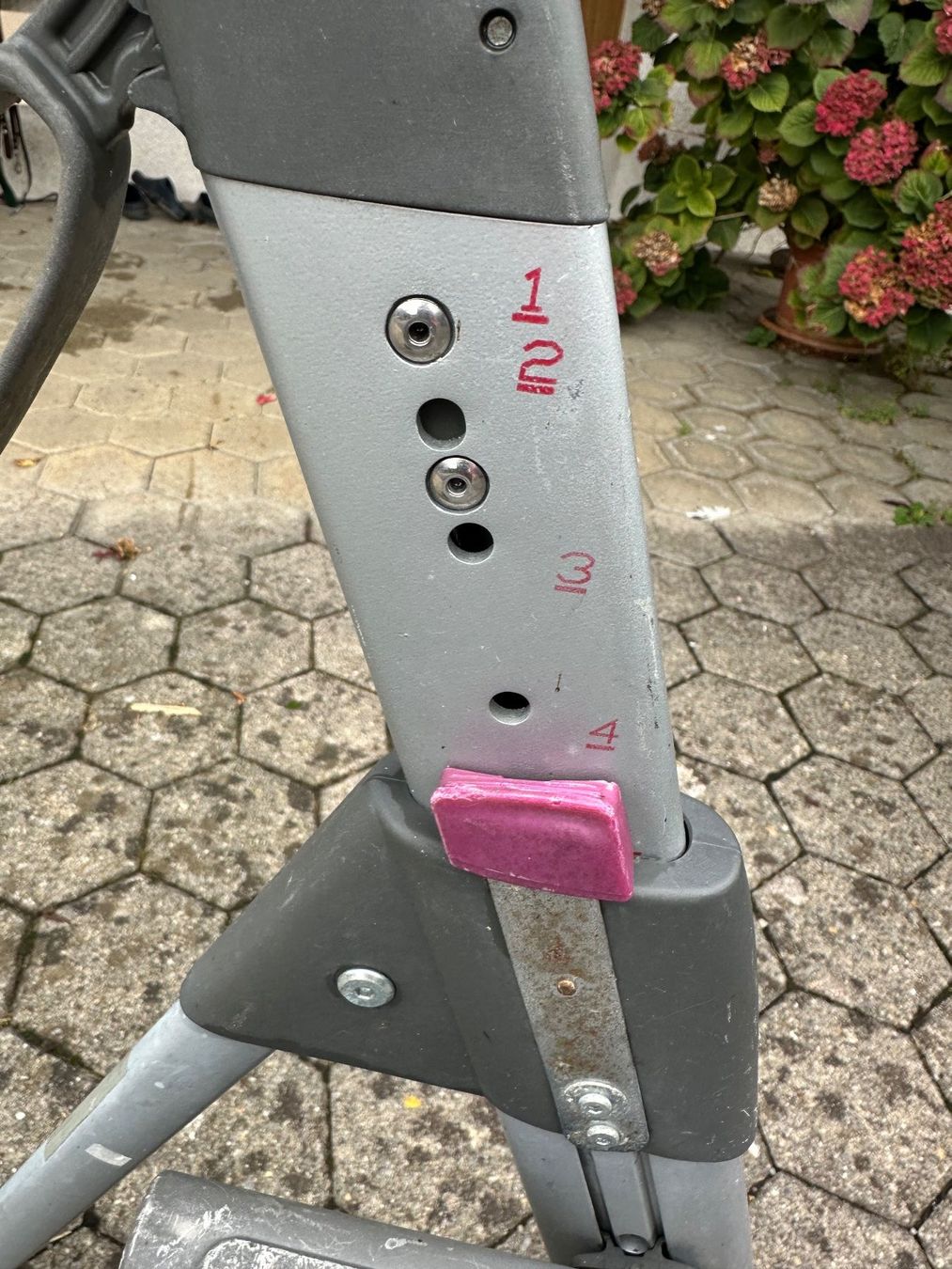 Ausili per la deambulazione: Rollator Active grau gebraucht mit Sitz und Korb – Usato da Cham venduto da Floeckli010 5