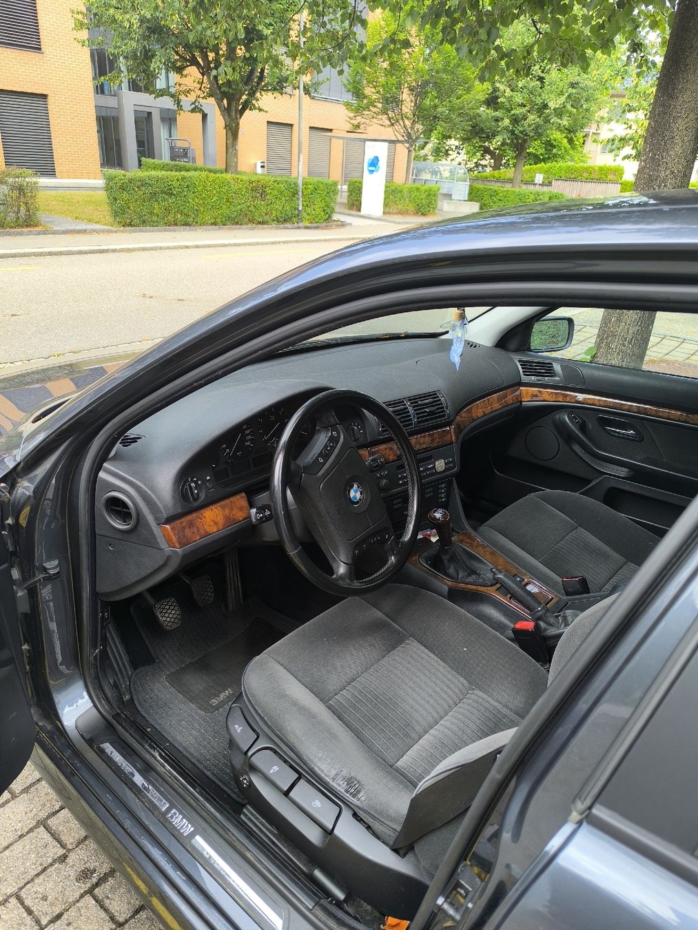 BMW Autos: BMW e39 528 Handschaltung  – Gebraucht aus St. Gallen von hau_5n2n 4