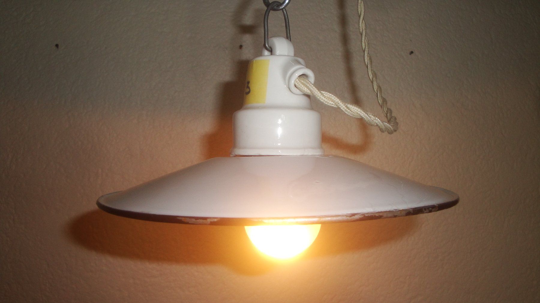 Lampadari & plafoniere: Kellerlampe mit Emaillierter Lampenschirm – Usato da Zürich venduto da Paykan 1