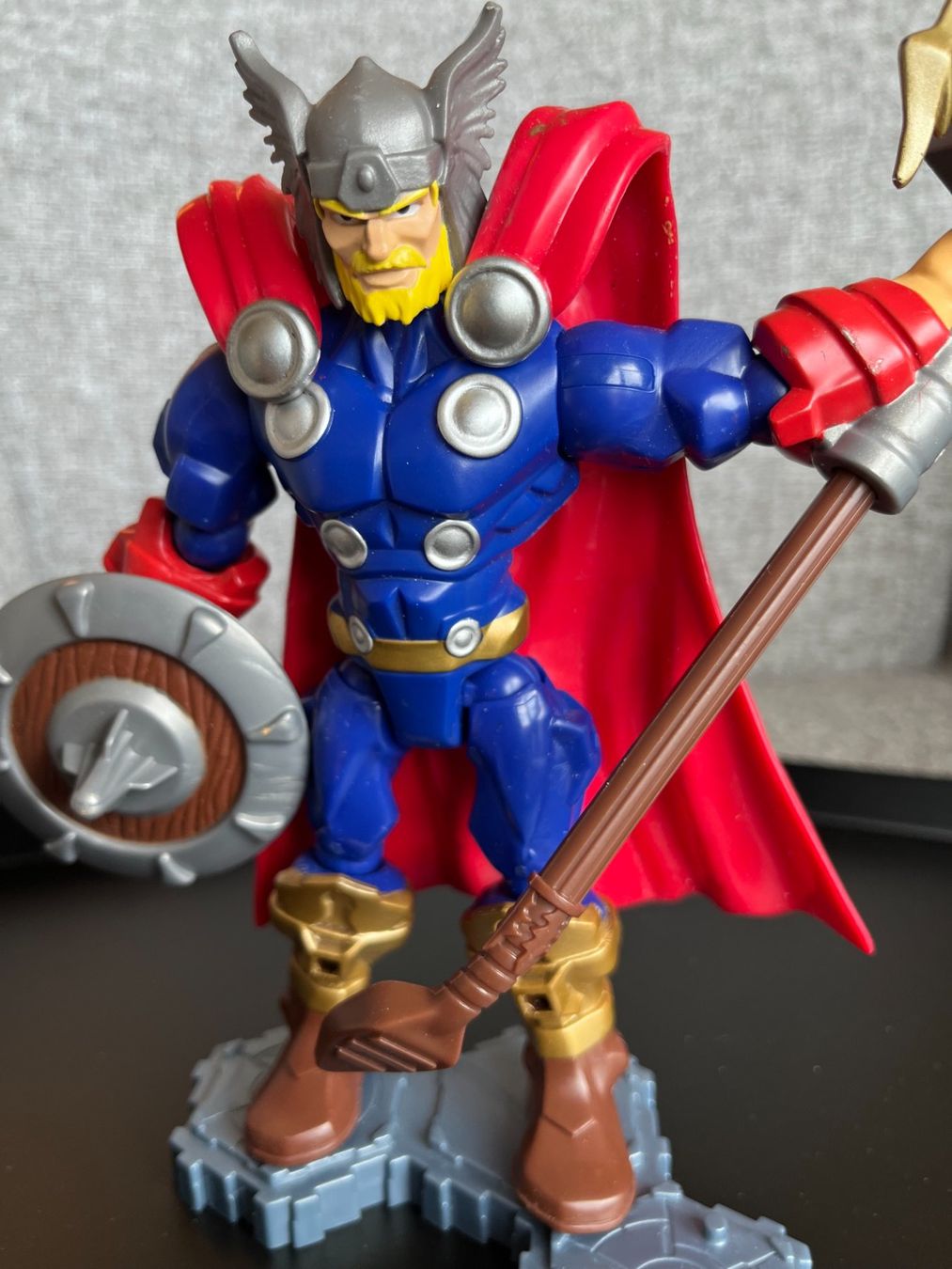 Hasbro Statuette: 🔨 Thor Hasbro Marvel Super Hero Mashers Complet – Usato da Lausanne venduto da charlie_lau24