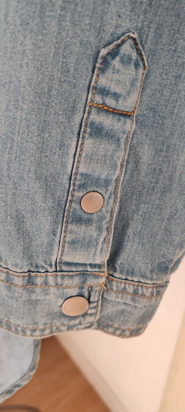 H&M Giacche: Jeansblusen-Jacke mit Kapuze – Usato da Egnach venduto da bgdo26 4