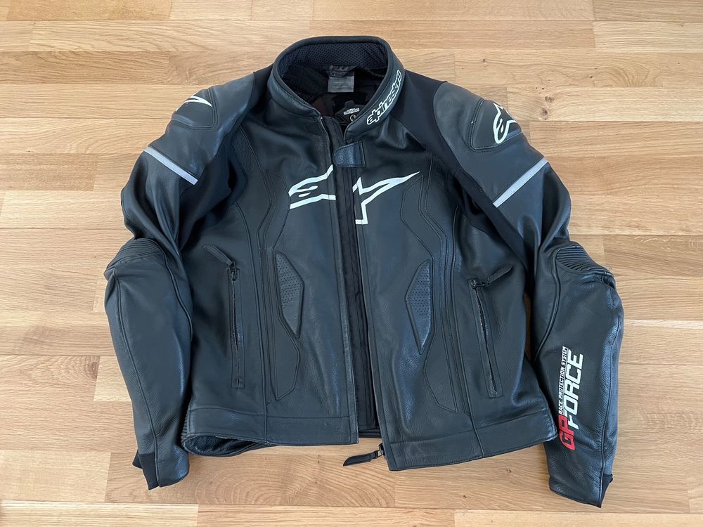 Alpinestars Costumes: Alpinestars Lederkombi 2-Teiler (Gr.54) mit Rückenprotektor – D'occasion à Stäfa par PatrickOO7 2