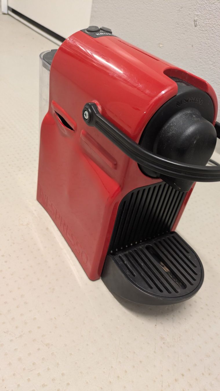 Nespresso Kaffeemaschinen & Espressomaschinen: Nespresso Krups Kaffemaschine – Gebraucht aus Arlesheim von treppe3 1