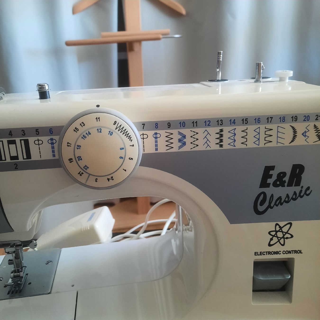 Macchine da cucire: Nähmaschine E&R Classic elektronisch – Usato da Solothurn venduto da lsc_pf99 1