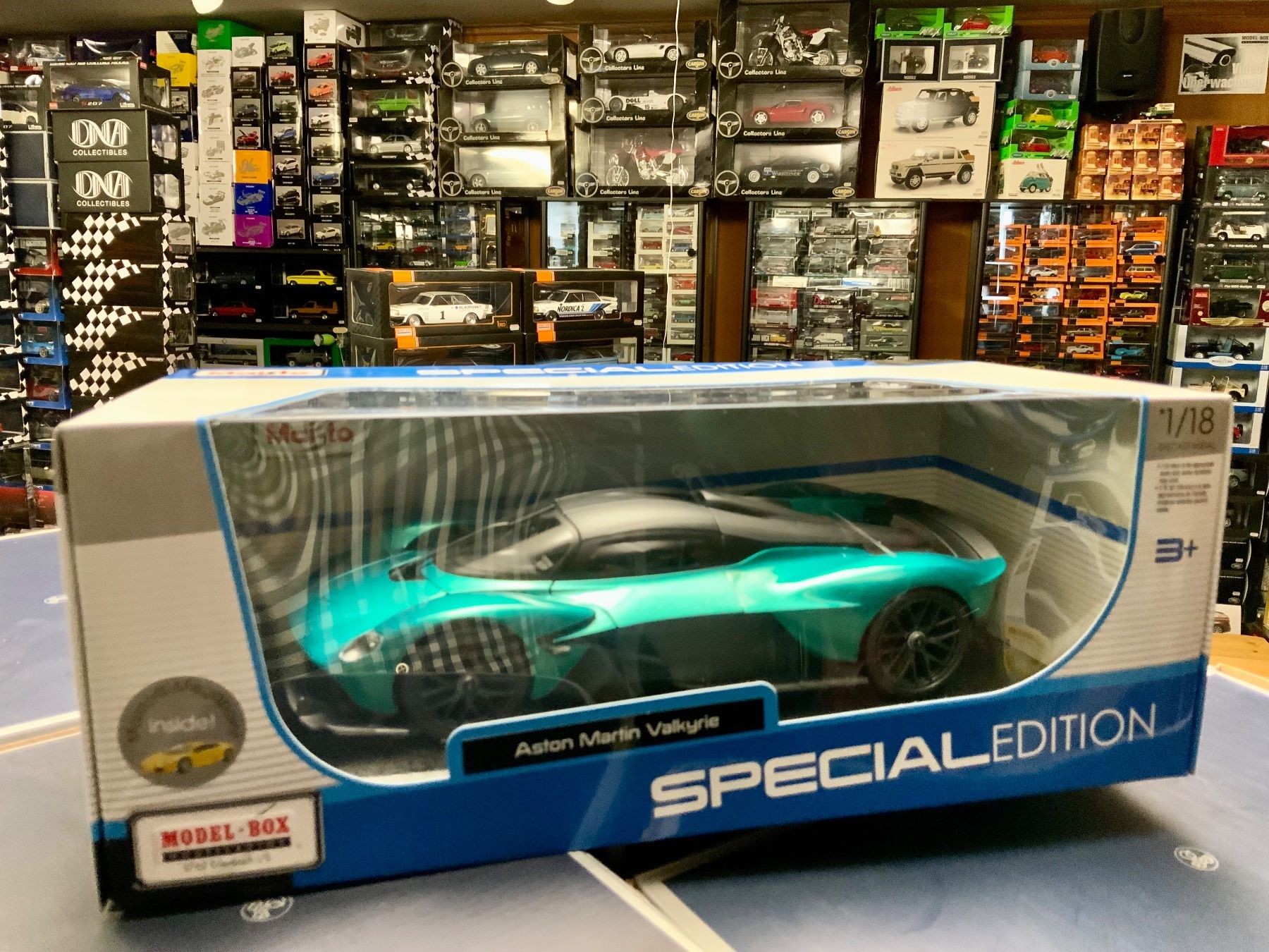 Aston Martin Modellautos: Aston Martin Valkyrie im Massstab 1:18 – Neu und originalverpackt aus Erlenbach im Simmental von Model_box 8