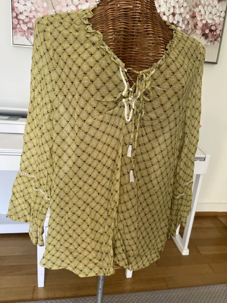 Nile Blusen: Bluse NILE mit Schnürung und Weiten Ärmeln, S – Gebraucht aus Solothurn von Bobesch08 3