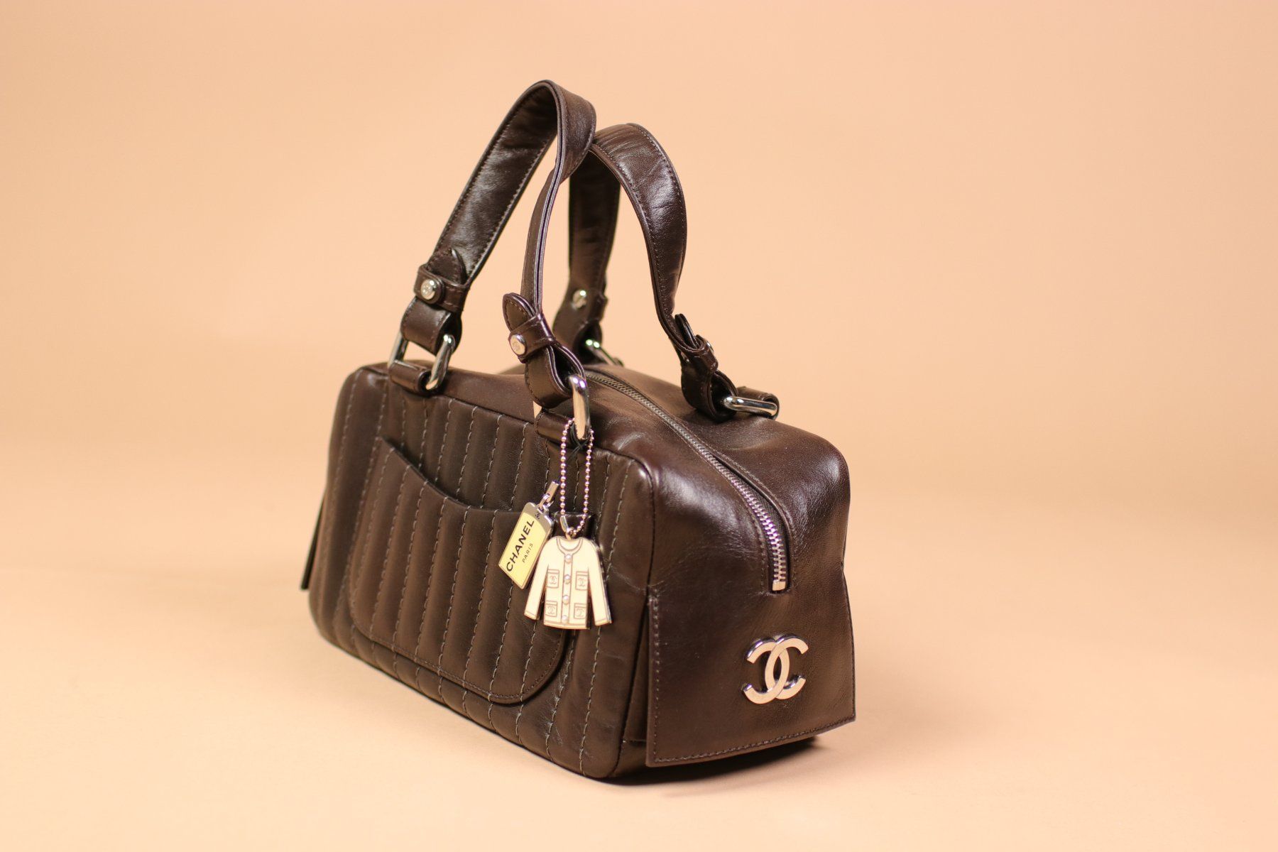 Chanel Borse da donna: RARE 2005 CHANEL Brown Leather Bowling Small handbag – Usato da Hombrechtikon venduto da BAZ-Vintage 4