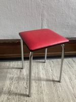 Roter Hocker, Chrombeine, Vintage  - Top Zustand!