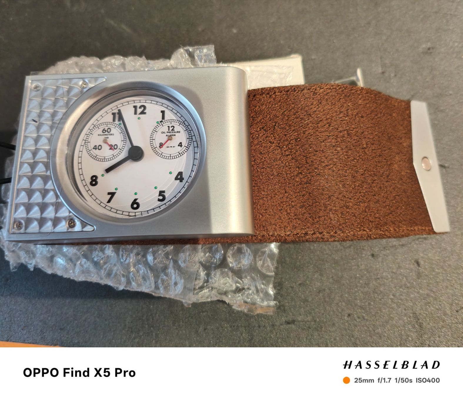 Sveglie: Neuwertiger Alarm Clock, Retro Design, – Nuovo e nell'imballaggio originale da Basel venduto da M2