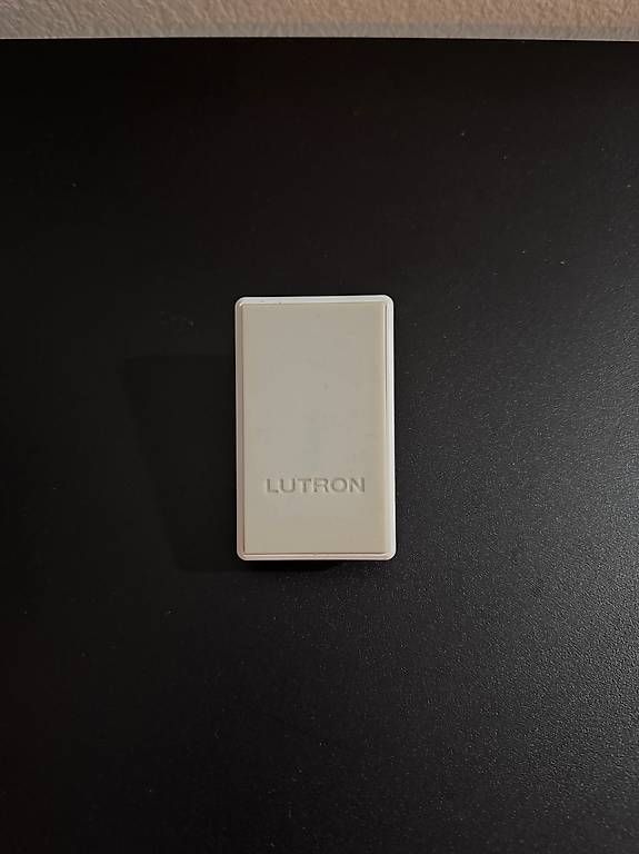 Interruttori: Lutron Caseta interrupteur lumière connecté – Usato da Vevey venduto da diogodasilva_ 1