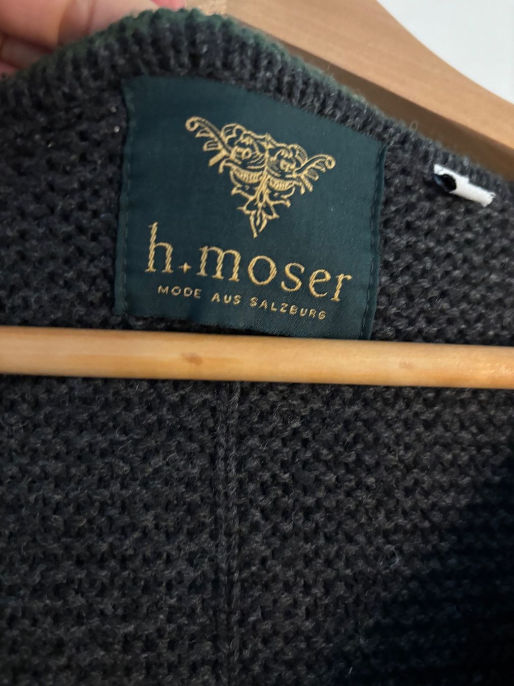 Pullover & Sweatshirts: Strickjacke h.moser anthrazit Top Zustand – Gebraucht aus Basel von met_d6zt 2