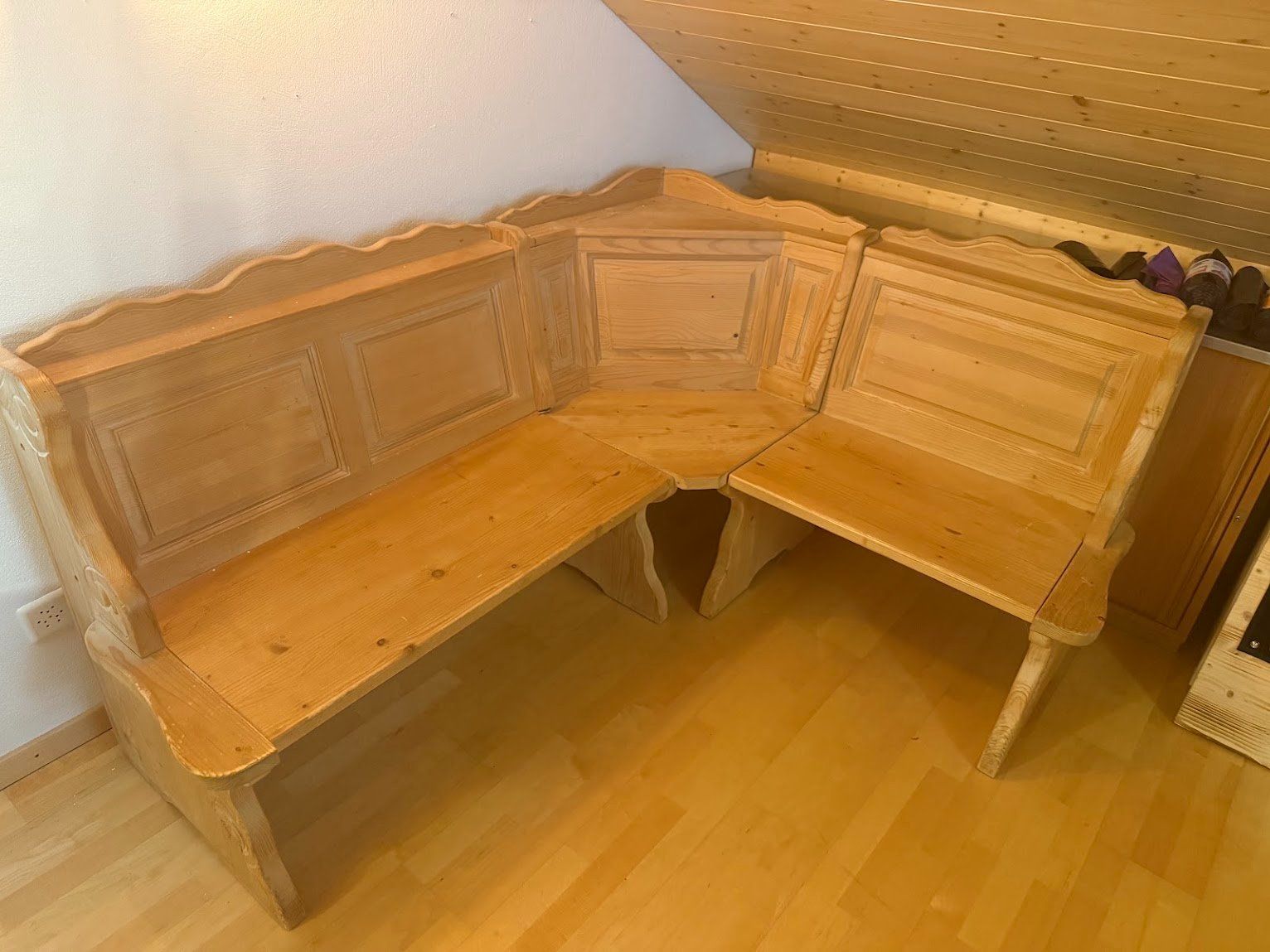Set di tavolo e panche: Eckbank mit Tisch und Stühlen – Usato da Triesenberg venduto da Larry777 2