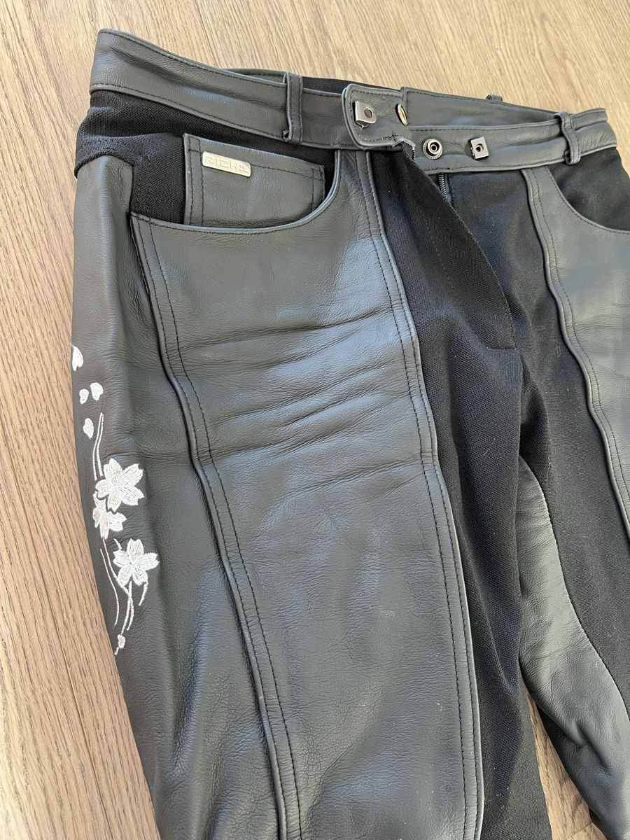 Completi & Tailleur: Motorrad Leder Kombi von Richa – Usato da Mettmenstetten venduto da plenaspei
